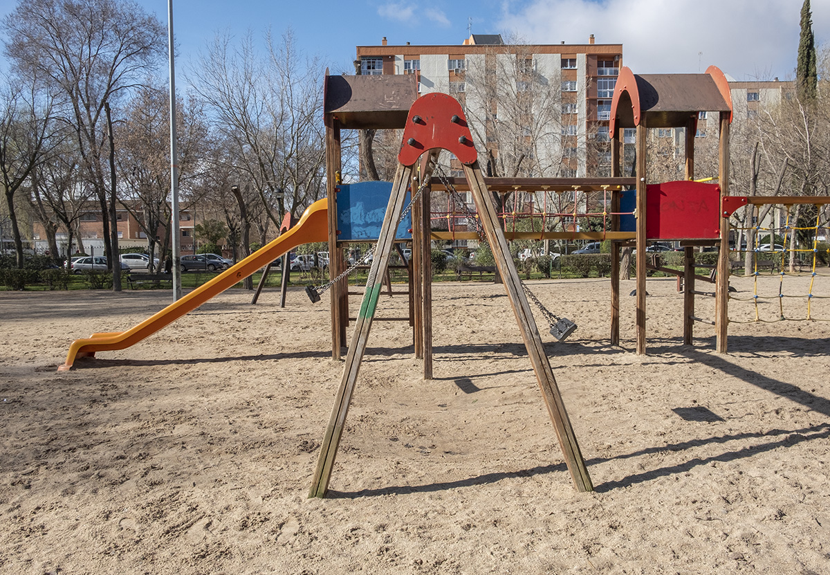 RafaelSolo-LOPD001 Parques infantiles fotografiados sin niños por la LOPD